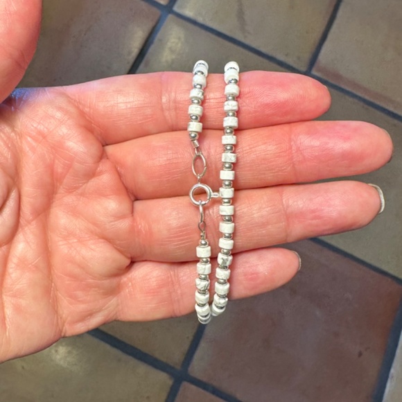 Howlite necklace - 16 inches with heishi and silver beads - HANDMADE - Picture 5 of 6